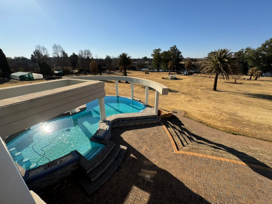 10 Bedroom Property for Sale in Vaal Dam Free State